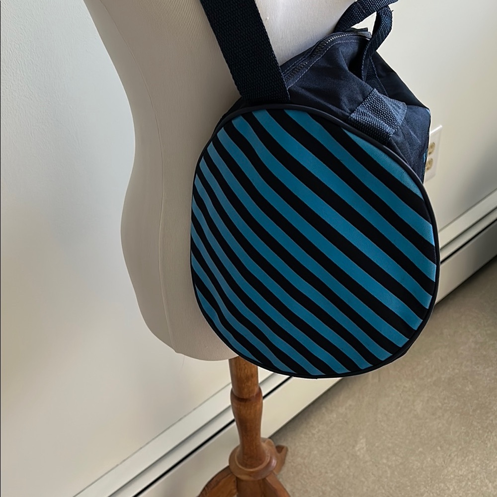 Brooks Brothers NAVY Duffel Bag - Picture 2 of 5